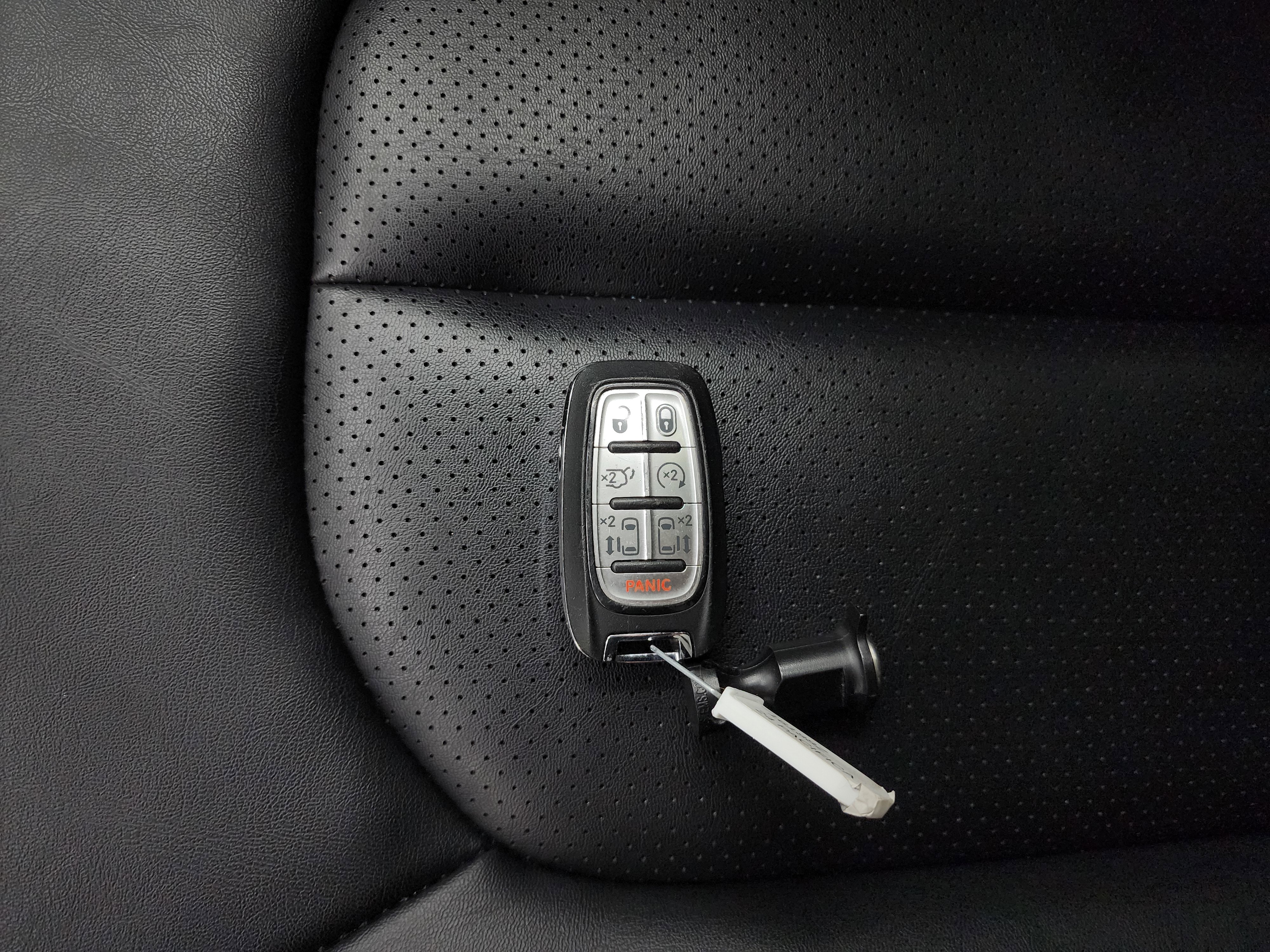 Used 2024 Chrysler Pacifica Touring-L image 62