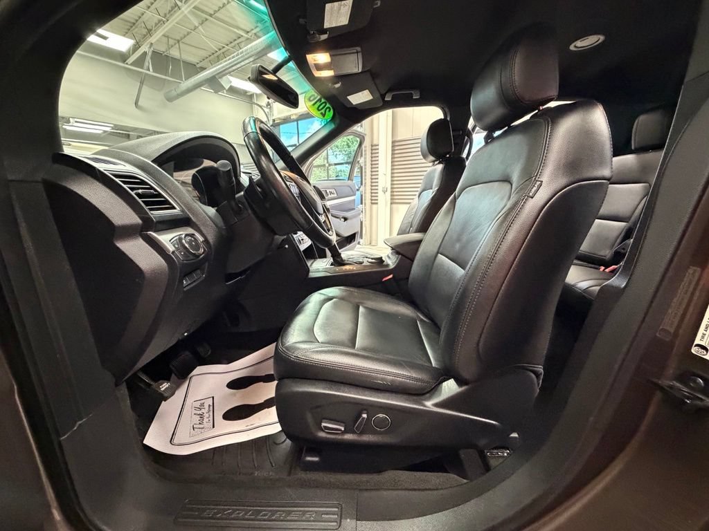 Used 2016 Ford Explorer XLT w/ Equipment Group 202A AWD/4WD image 56