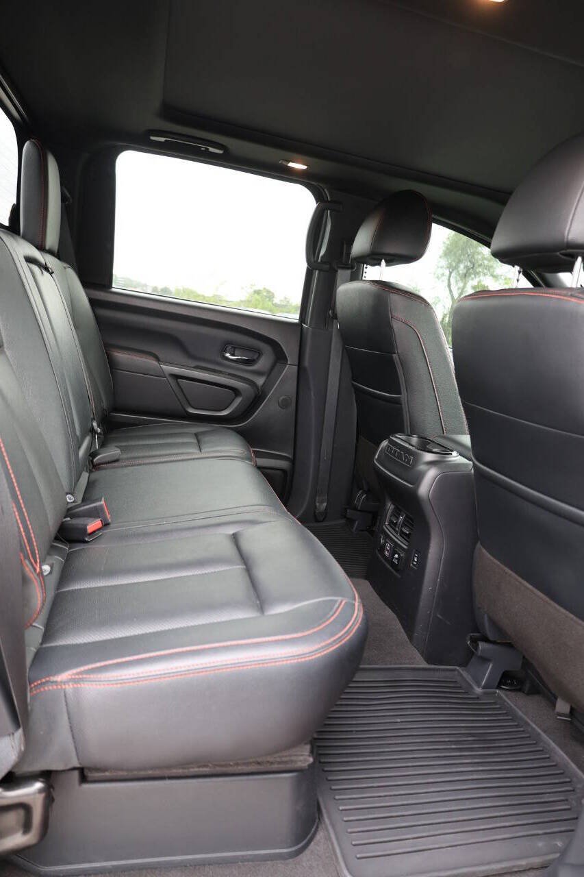 Used 2021 Nissan Titan PRO-4X w/ Pro-4x Convenience Package AWD/4WD image 16