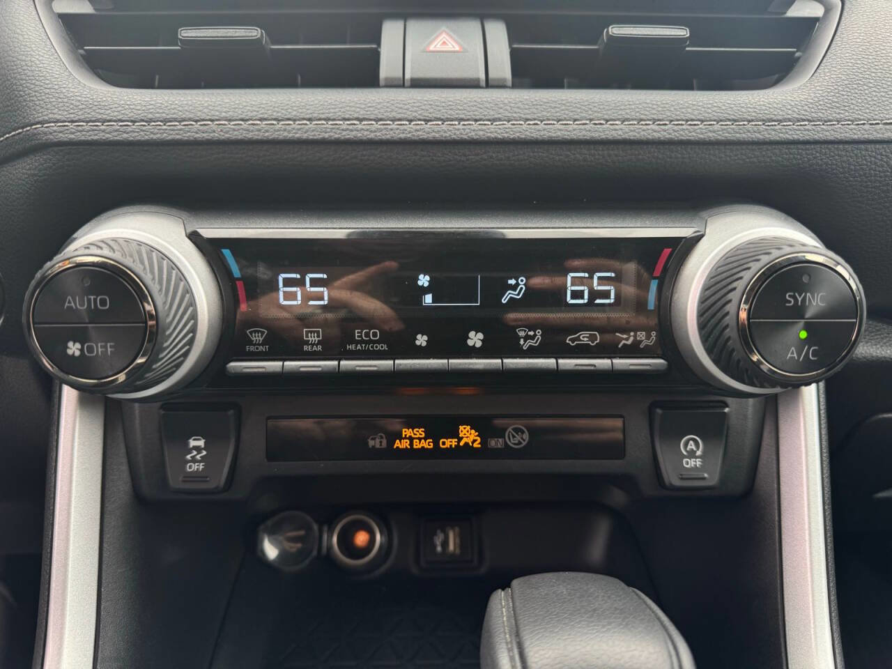 Used 2024 Toyota RAV4 XLE w/ Convenience Package image 24