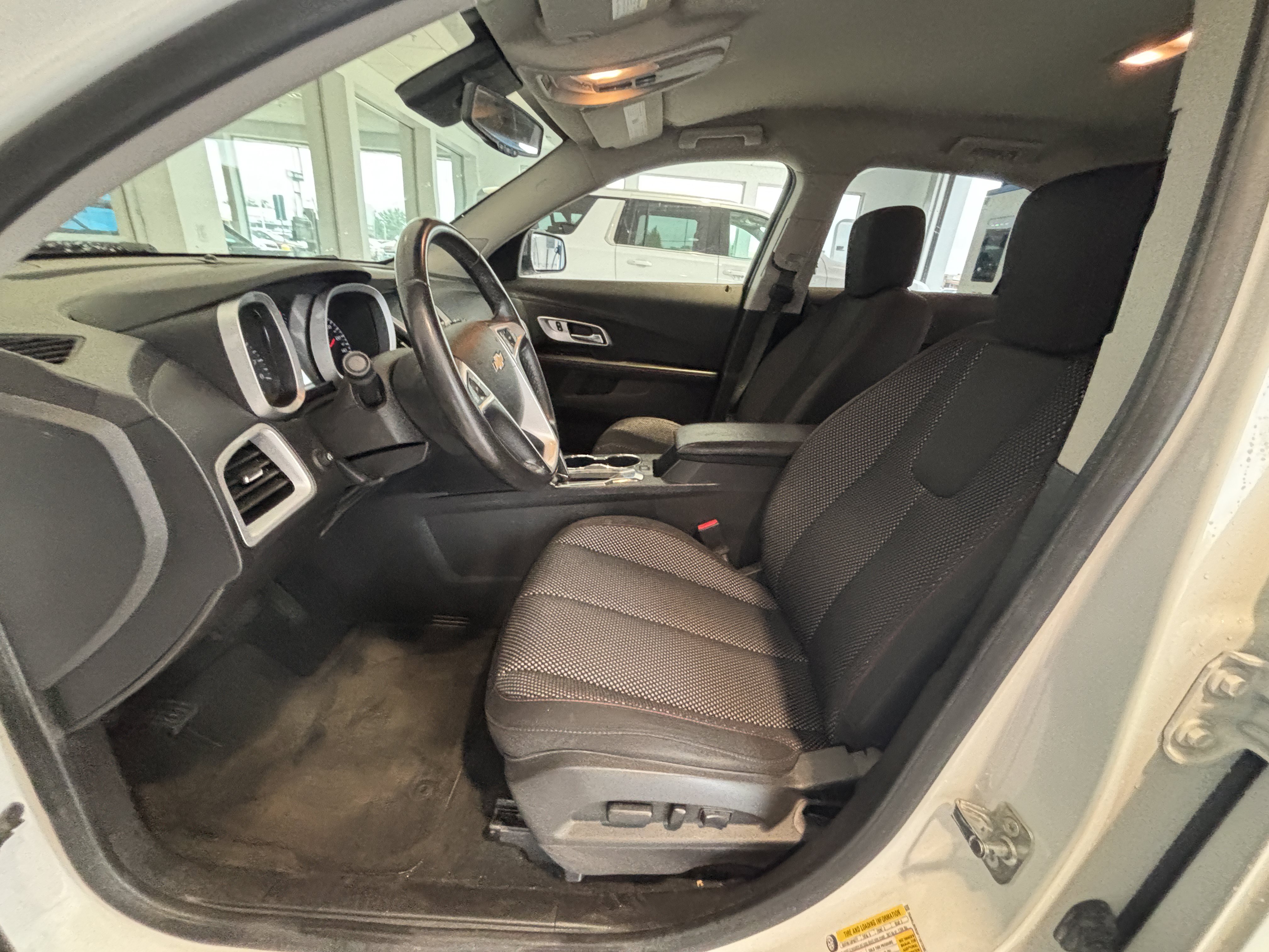 Used 2015 Chevrolet Equinox LT FWD image 2
