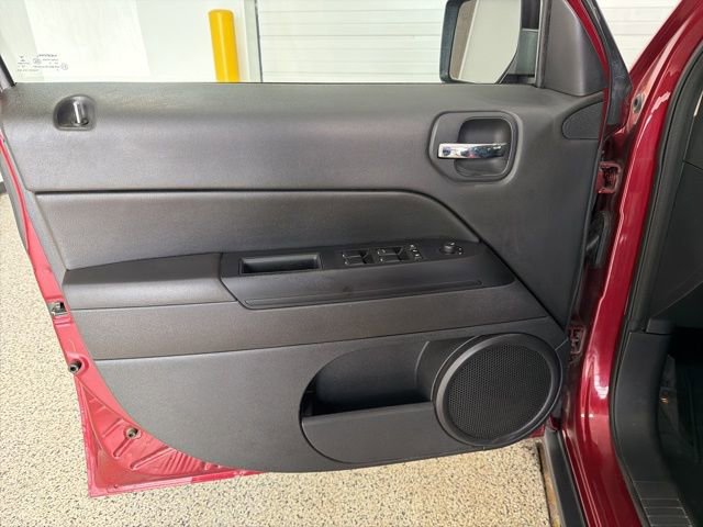 Used 2016 Jeep Patriot Latitude image 12