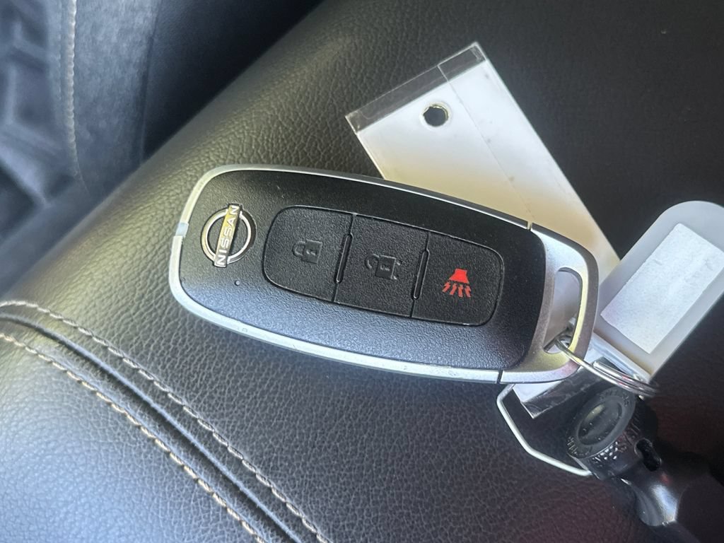 Used 2025 Nissan Kicks SV AWD/4WD image 43