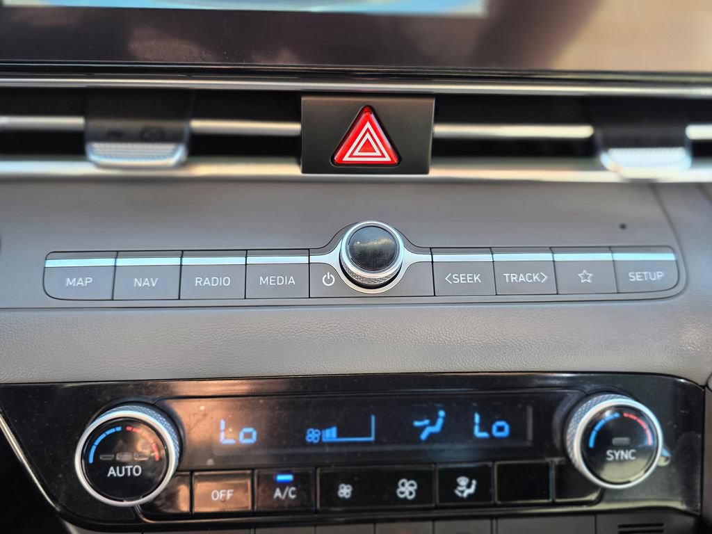 Certified 2024 Hyundai Elantra SEL FWD image 28