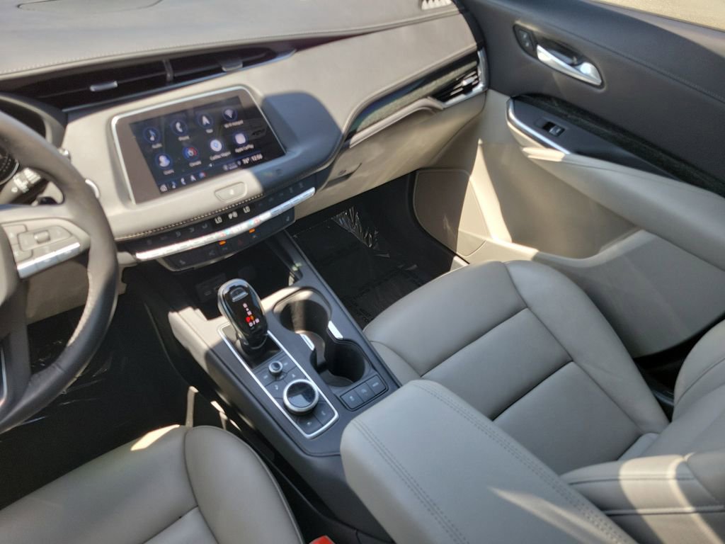 Used 2021 Cadillac XT4 Premium Luxury w/ Enhanced Visibility Package FWD image 17