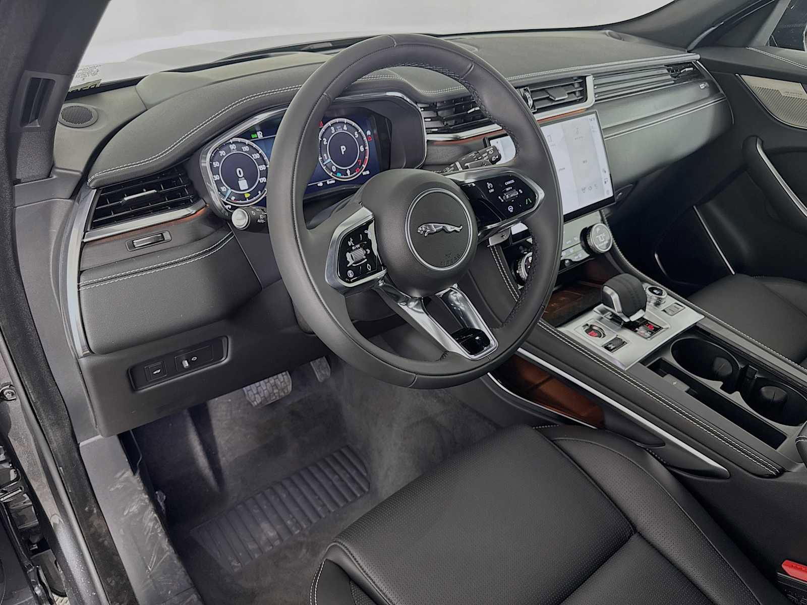 New 2026 Jaguar F-PACE R-Dynamic S image 8