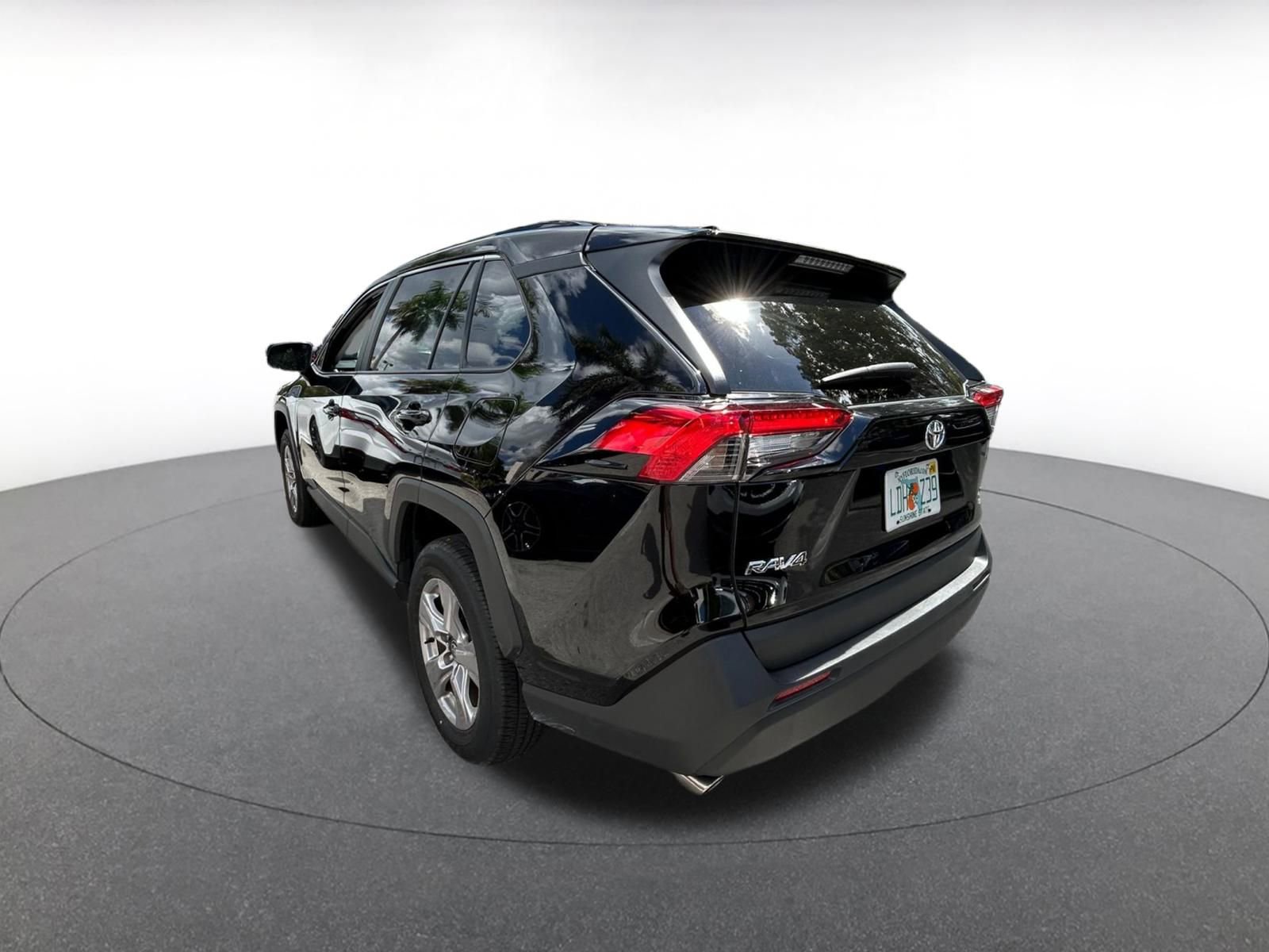 Used 2025 Toyota RAV4 XLE image 5