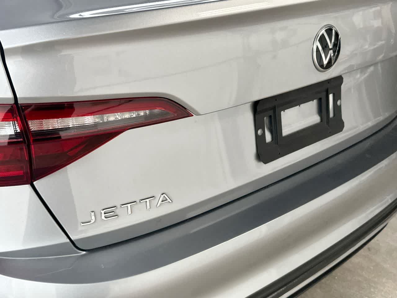 Used 2022 Volkswagen Jetta SE w/ Panoramic Sunroof Package FWD image 10