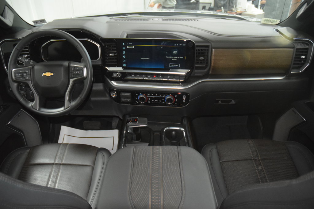 Used 2026 Chevrolet Silverado 1500 High Country w/ High Country Premium Package AWD/4WD image 31