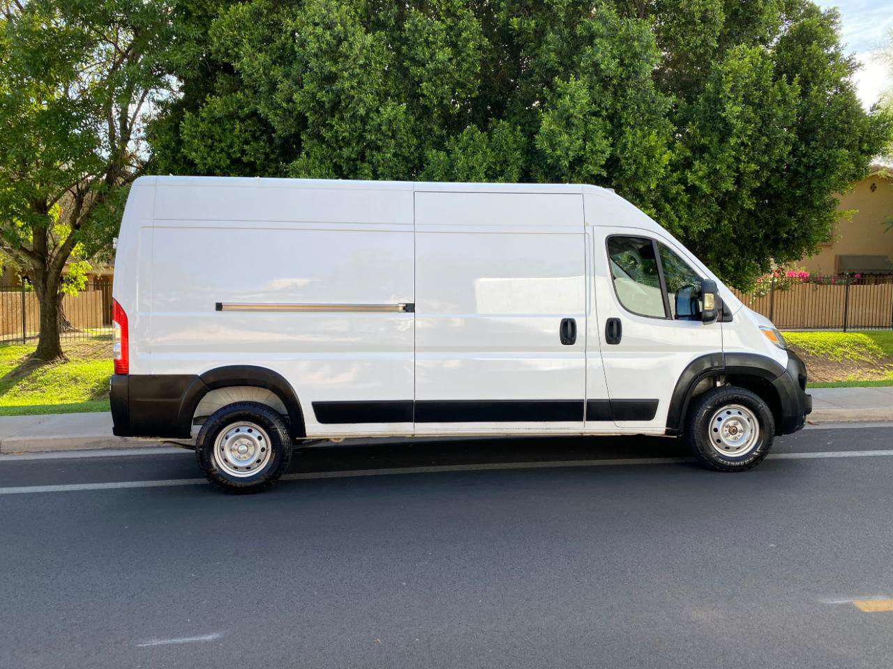 Used 2022 RAM ProMaster 2500 w/ Convenience Group FWD image 5