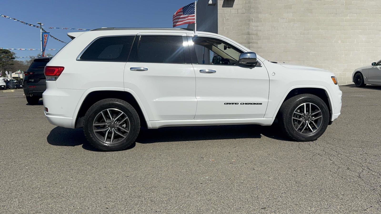 Used 2021 Jeep Grand Cherokee Overland AWD/4WD image 9