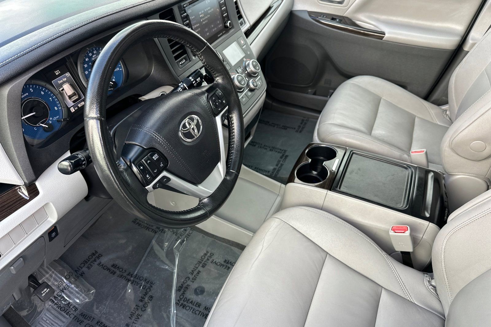 Used 2020 Toyota Sienna XLE FWD image 10
