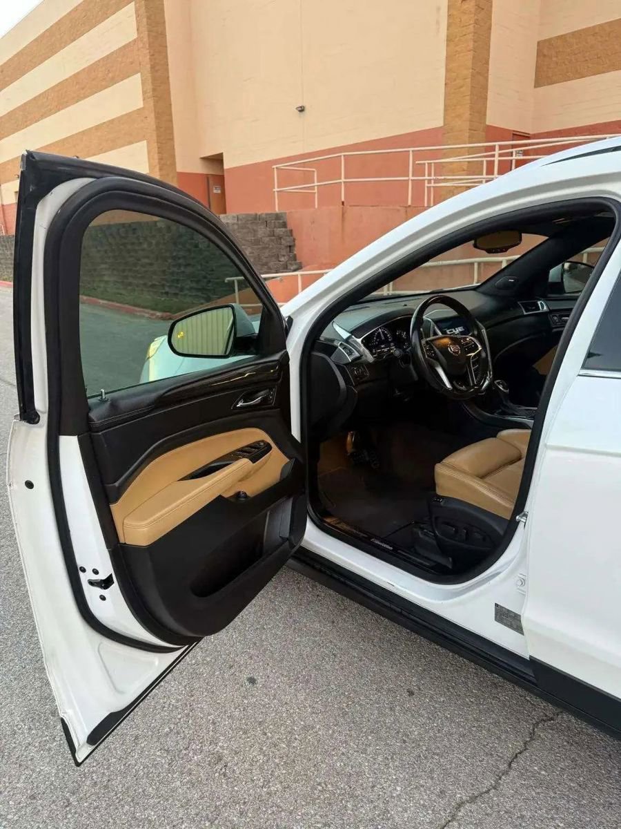 Used 2014 Cadillac SRX Performance w/ Driver Assist Package image 9