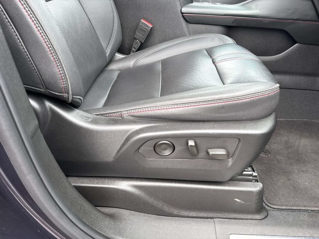 Used 2024 Chevrolet Suburban RST RWD image 13