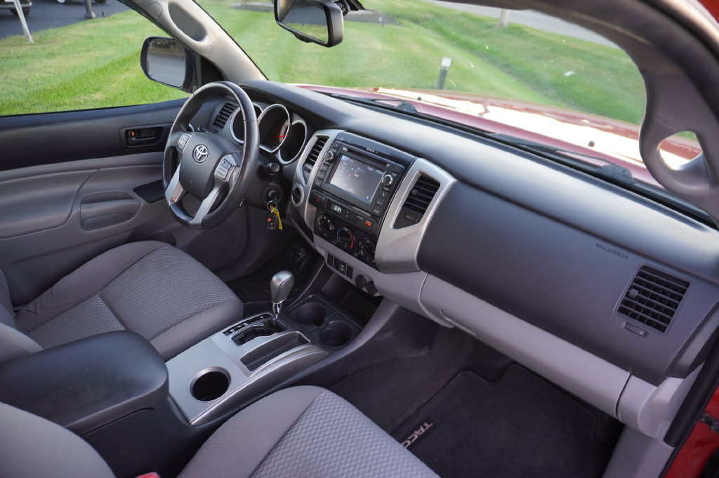 Used 2013 Toyota Tacoma 4x4 Access Cab V6 w/ SR5 Pkg image 28