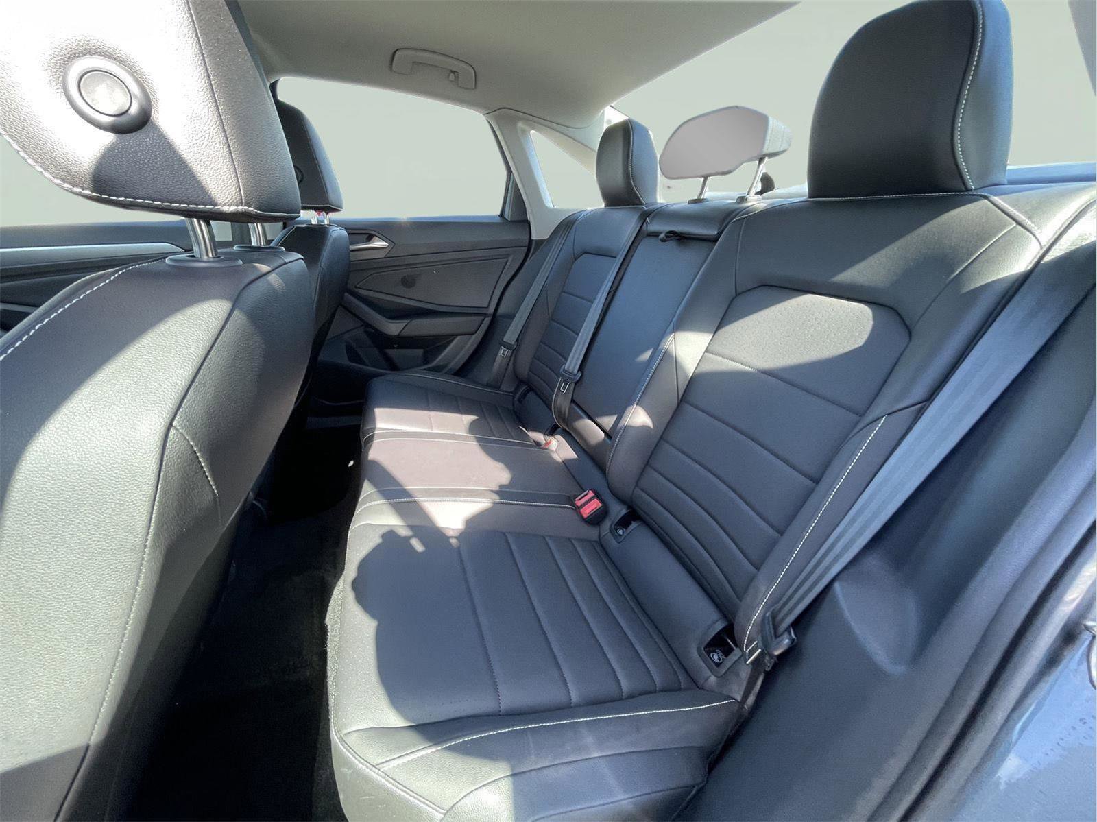 Used 2023 Volkswagen Jetta SE FWD image 14