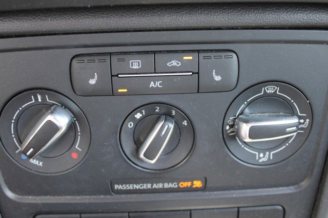 Used 2014 Volkswagen Beetle 2.5 image 24