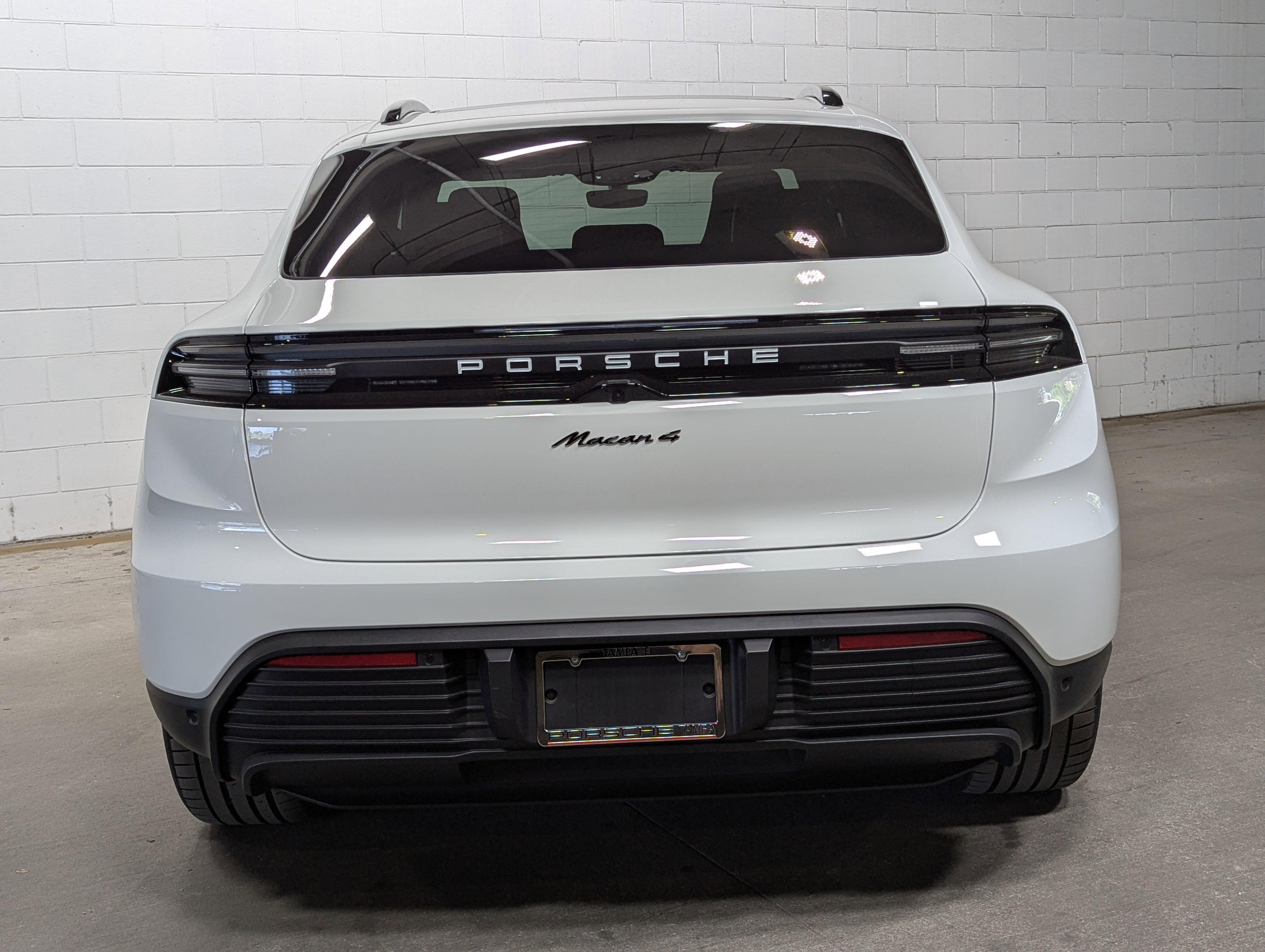 Certified 2025 Porsche Macan 4 Electric image 5