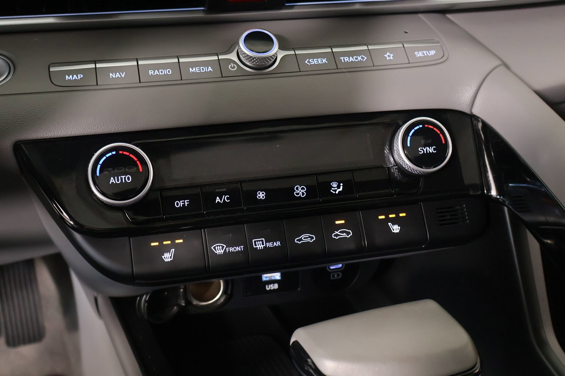 Used 2024 Hyundai Elantra SEL w/ Convenience Package image 8