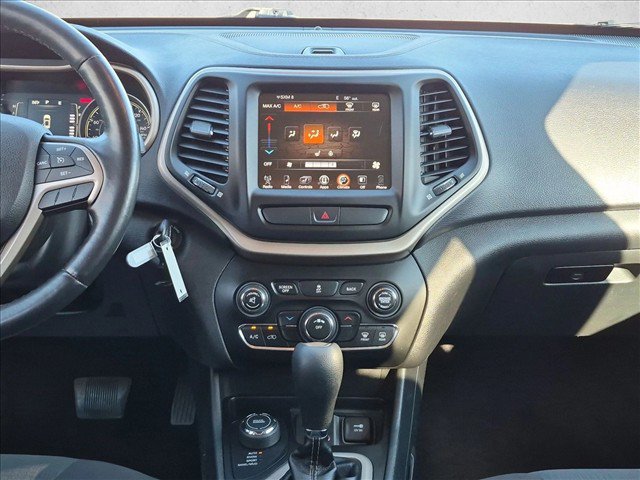 Used 2016 Jeep Cherokee Latitude w/ Cold Weather Group AWD/4WD image 14