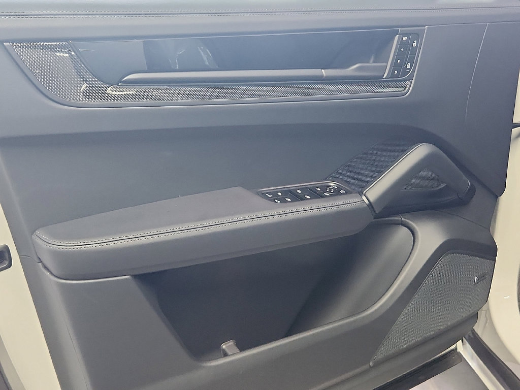 New 2026 Porsche Cayenne GTS AWD/4WD image 13