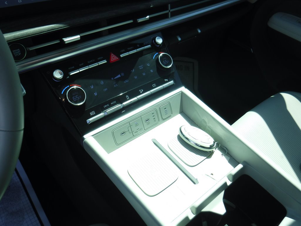 Used 2024 Hyundai Santa Fe Limited image 13