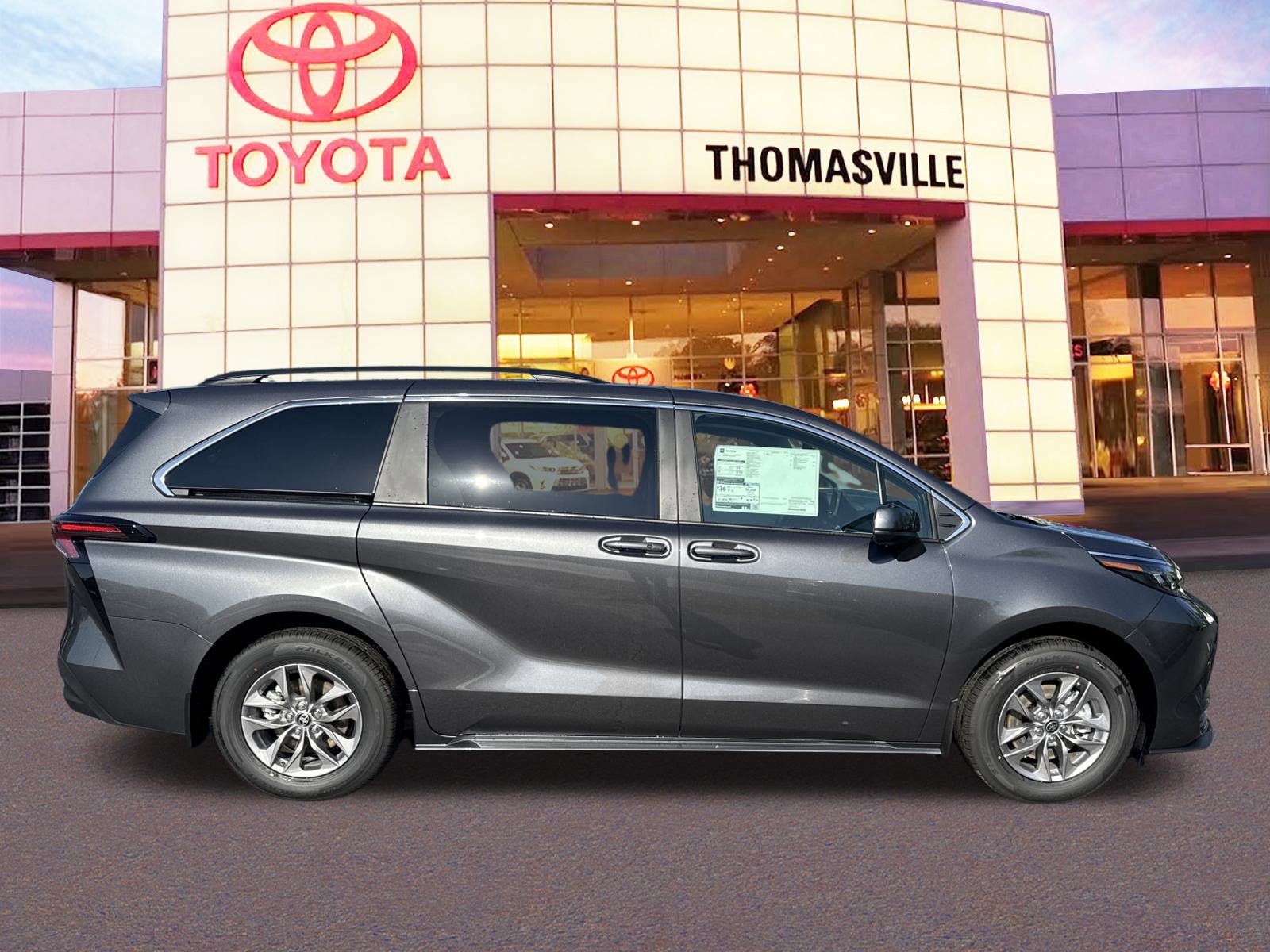 New 2025 Toyota Sienna LE FWD image 4