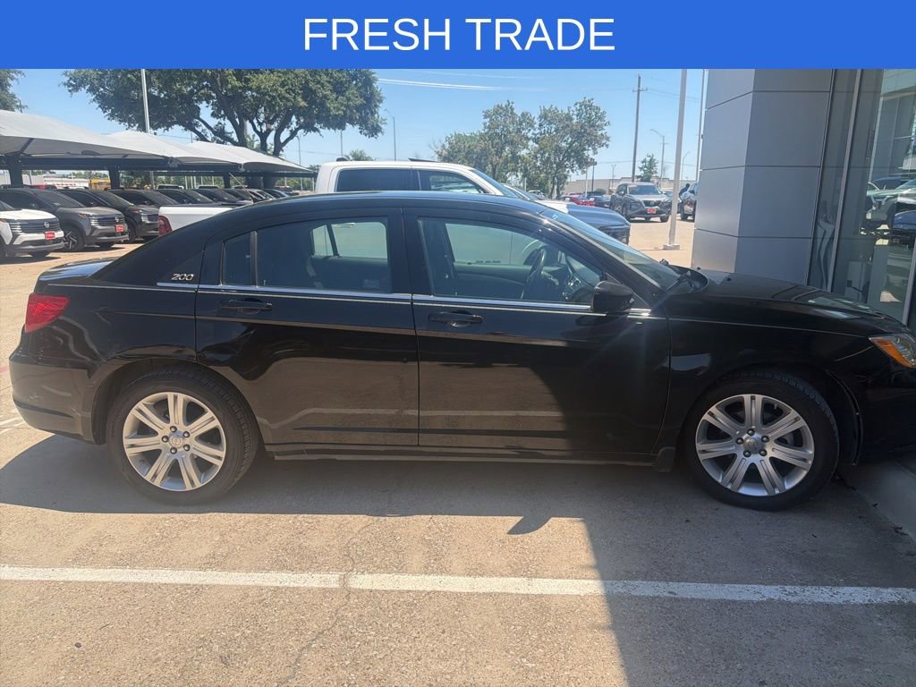 Used 2013 Chrysler 200 Touring FWD image 7