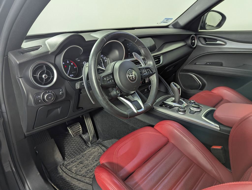 Used 2022 Alfa Romeo Stelvio Veloce image 5
