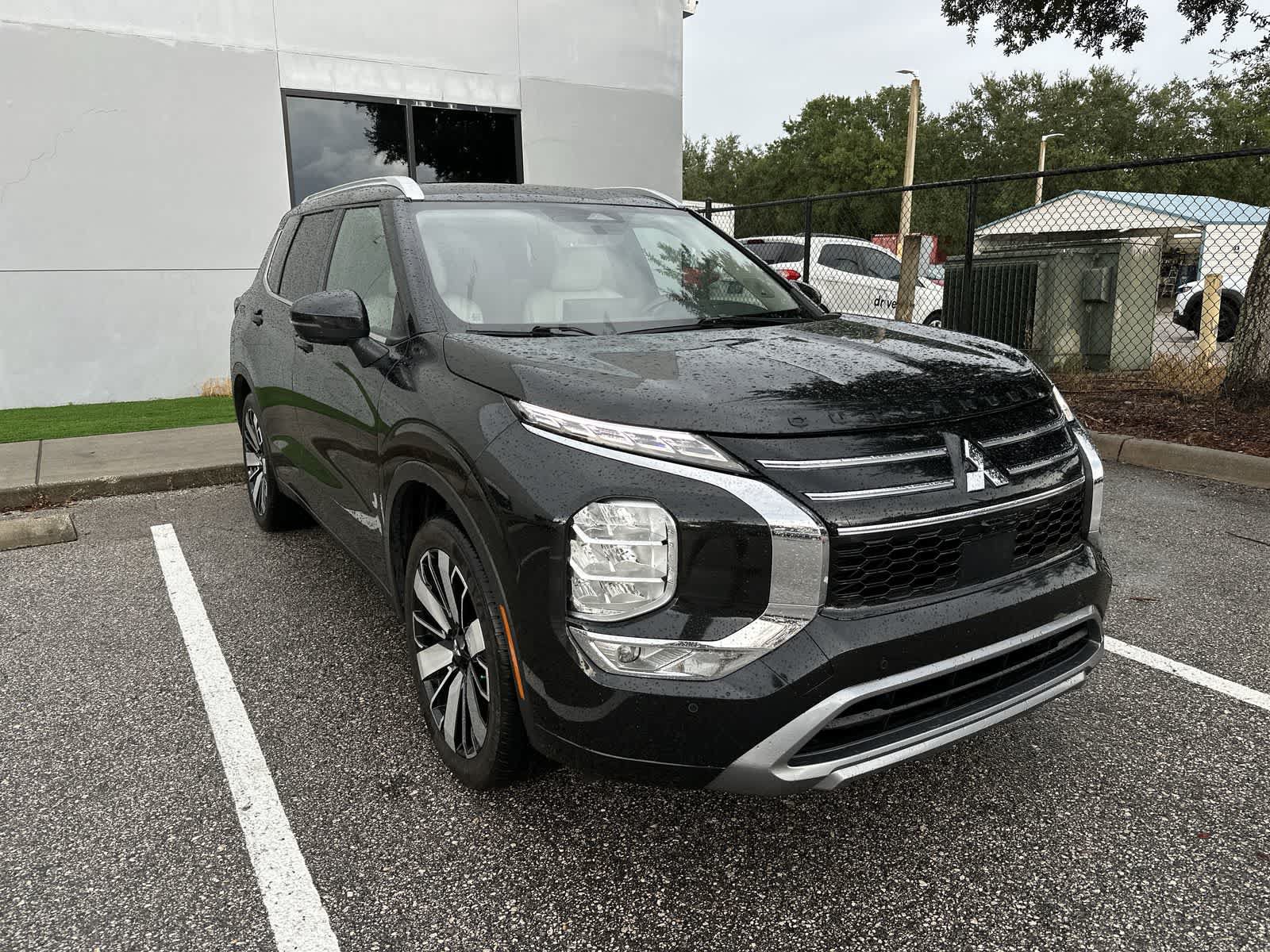 Used 2025 Mitsubishi Outlander SEL FWD image 11
