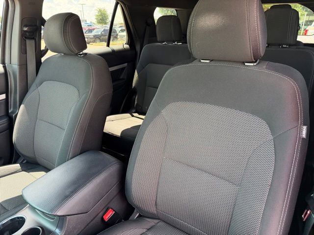 Used 2017 Ford Explorer XLT FWD image 11