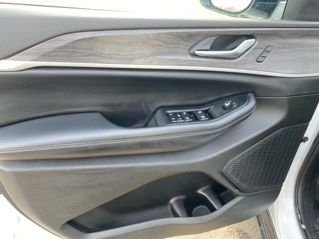 Used 2023 Jeep Grand Cherokee Limited AWD/4WD image 16