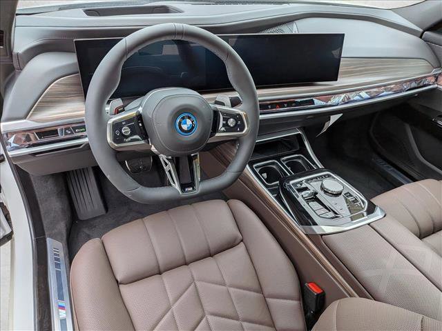 New 2026 BMW 750e xDrive w/ Premium Package image 3