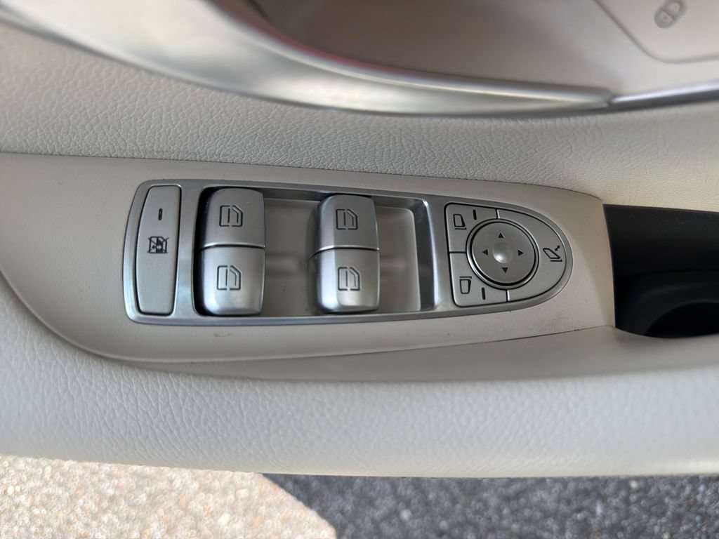 Used 2023 Mercedes-Benz E 350 Sedan image 29