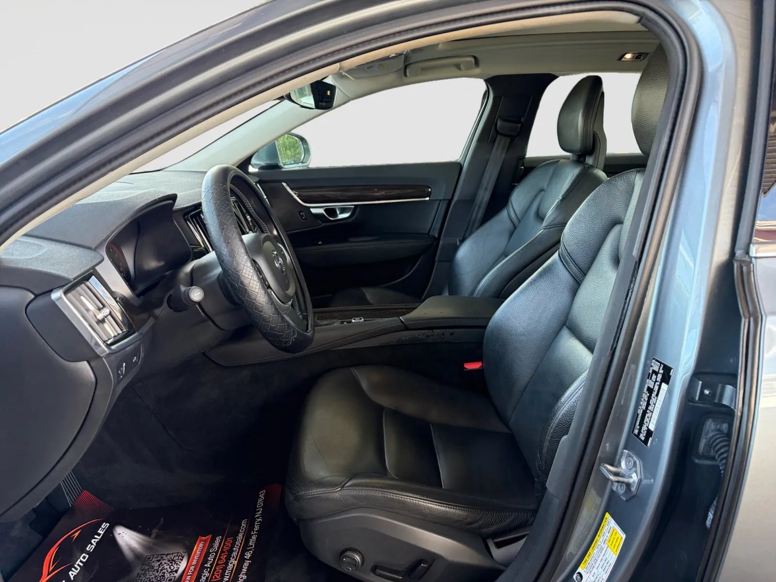 Used 2018 Volvo S90 T5 Momentum w/ Convenience Package FWD image 12