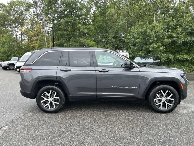 Used 2025 Jeep Grand Cherokee Limited AWD/4WD image 2