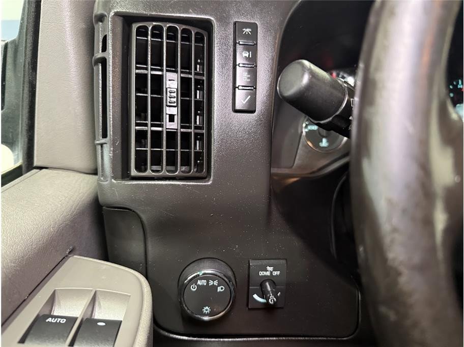 Used 2017 Chevrolet Express 2500 image 25
