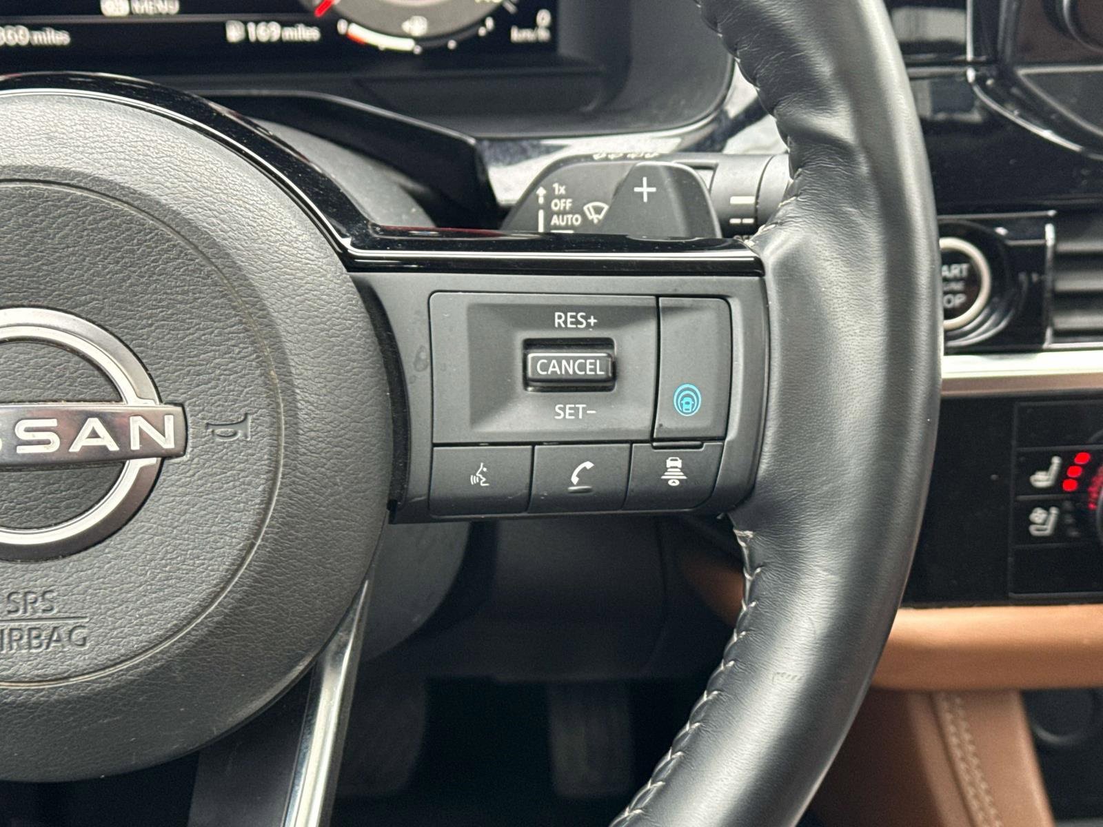 Used 2023 Nissan Pathfinder Platinum image 16