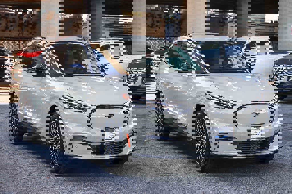 Used 2025 Ford Mustang Mach-E Premium image 3