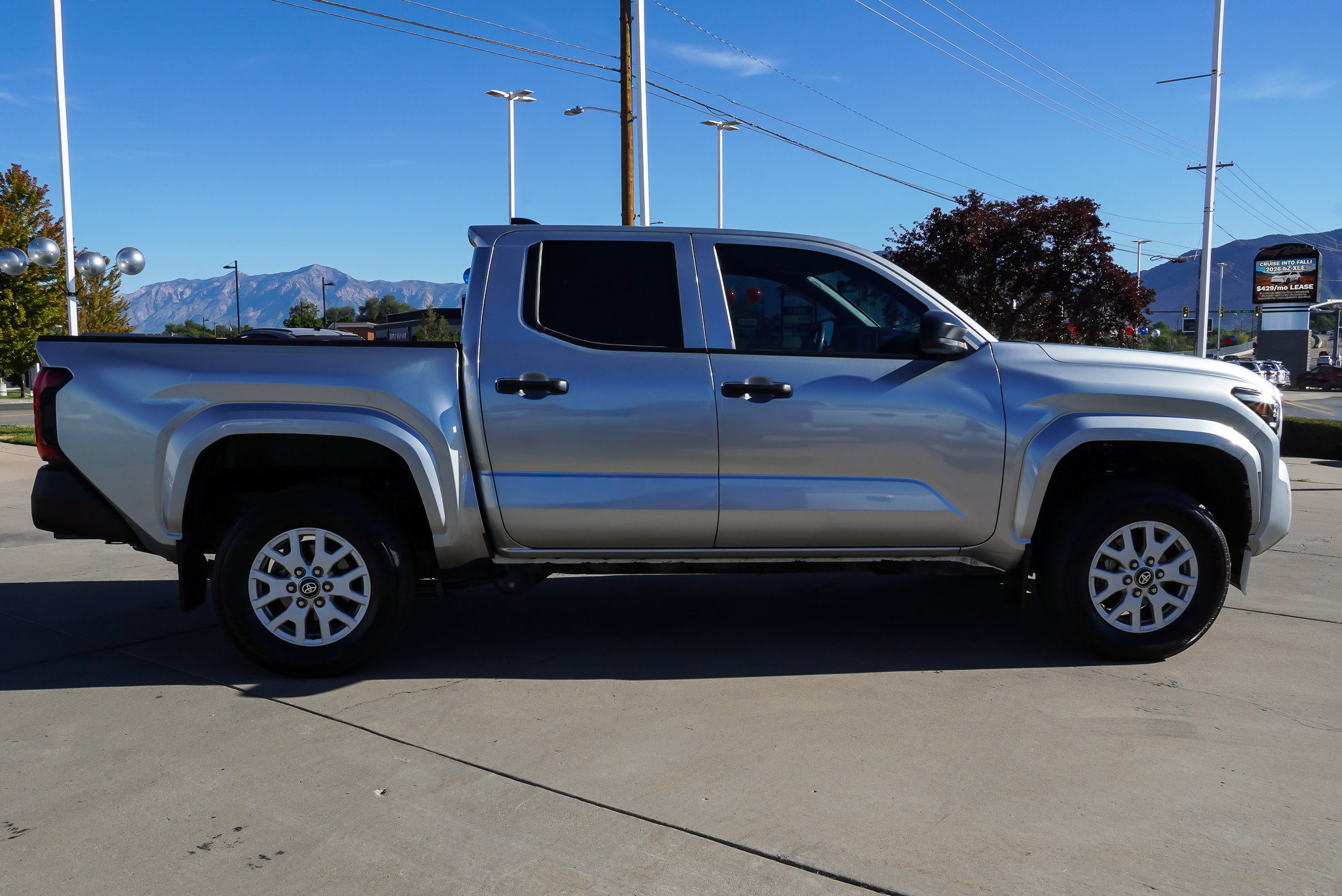 Certified 2024 Toyota Tacoma SR AWD/4WD image 9
