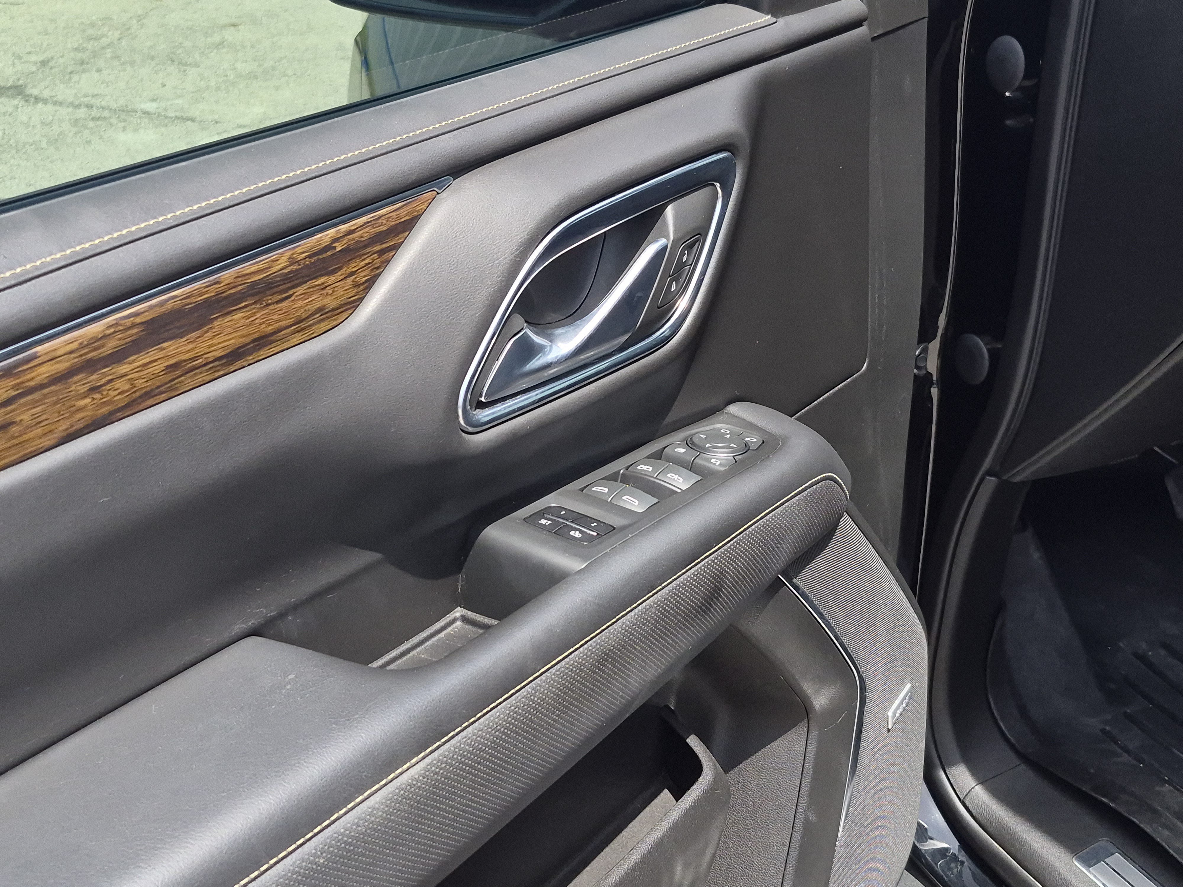 Used 2022 Chevrolet Suburban Premier w/ Max Trailering Package AWD/4WD image 14