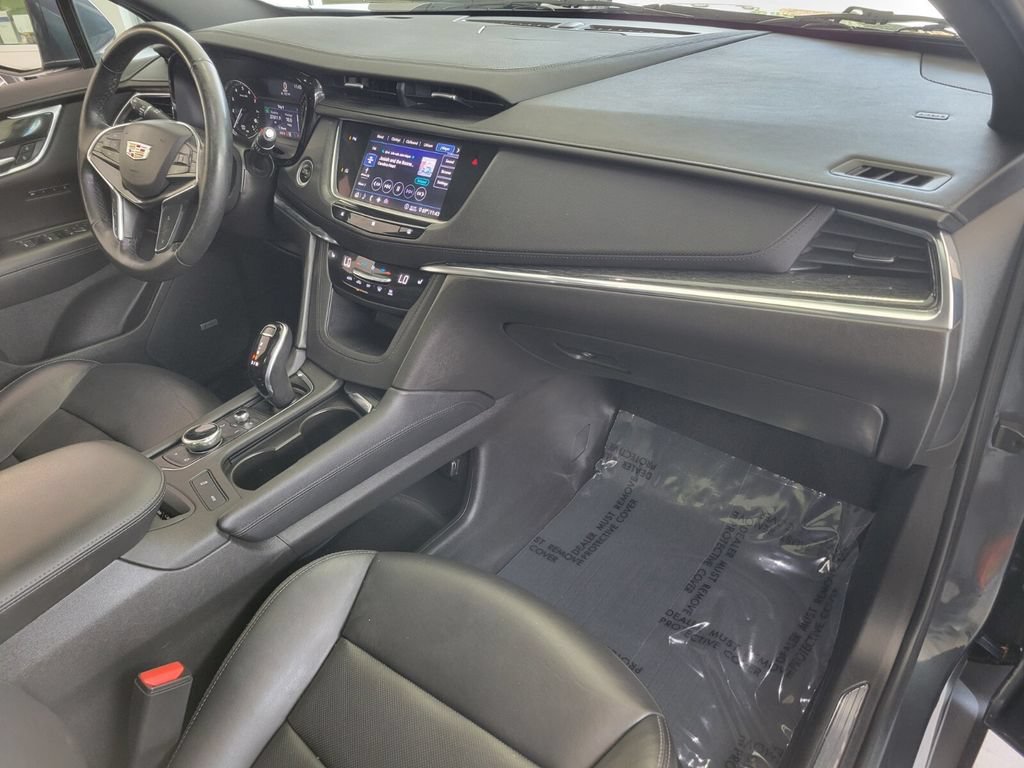 Used 2020 Cadillac XT5 Premium Luxury w/ LPO, Floor Liner Package AWD/4WD image 16