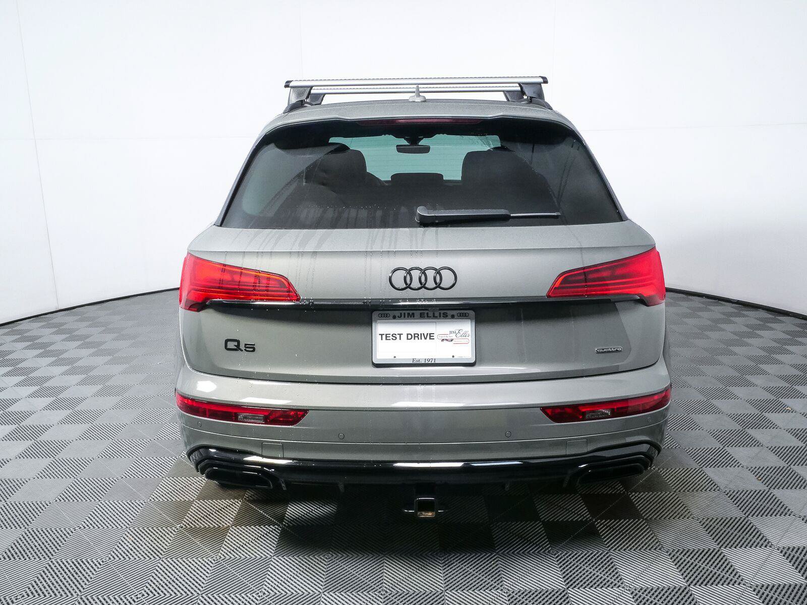 Used 2024 Audi Q5 e Premium Plus w/ Premium Plus Package AWD/4WD image 32