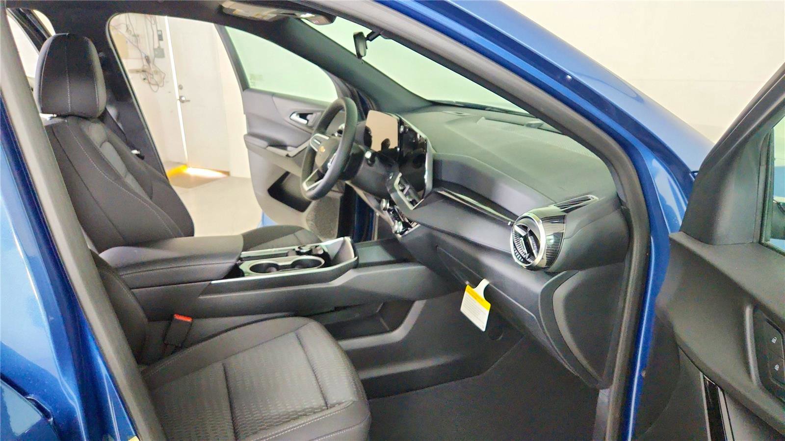 Used 2026 Chevrolet Equinox LT image 37