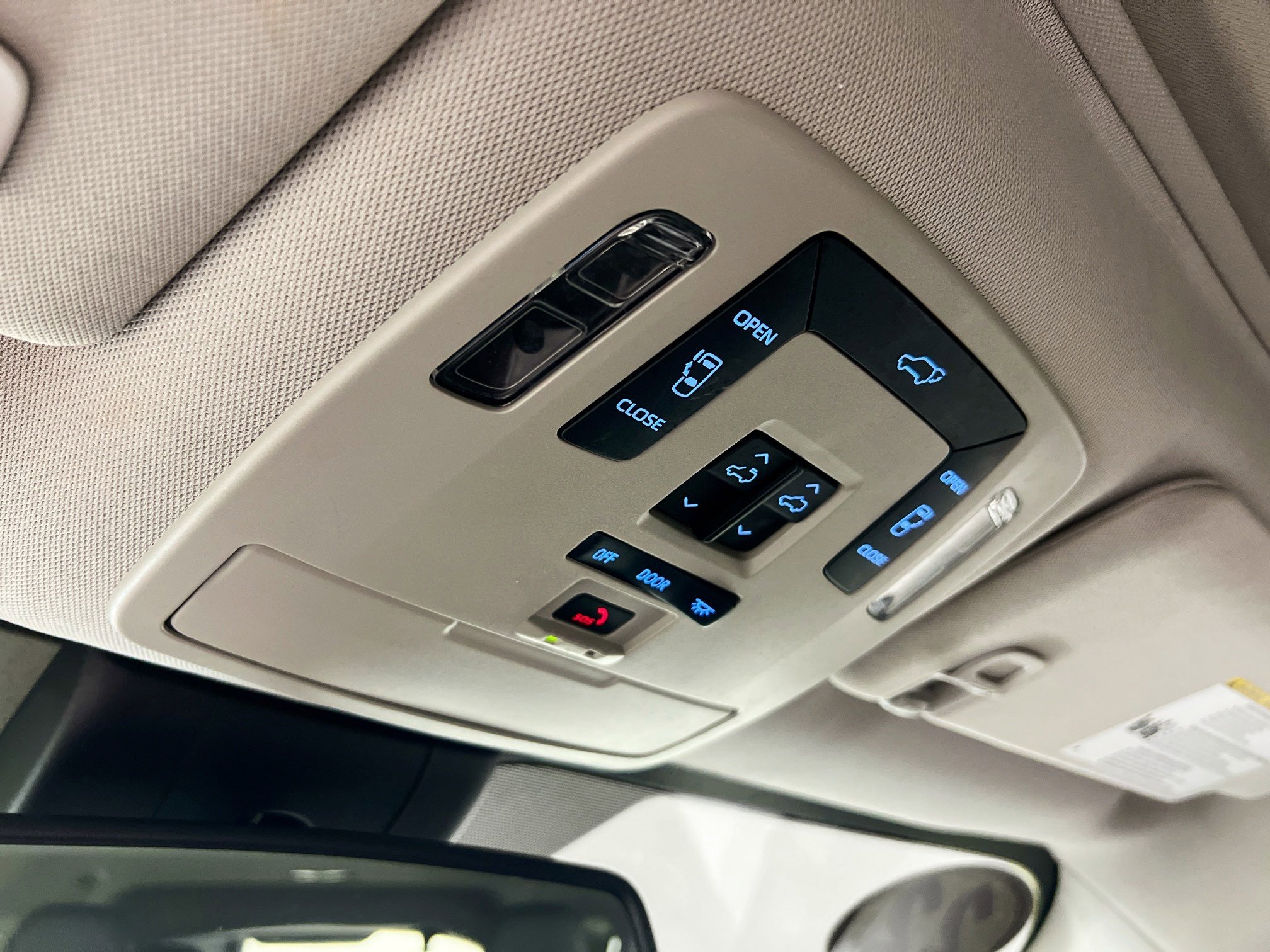 Used 2022 Toyota Sienna XLE w/ XLE Plus Package FWD image 22