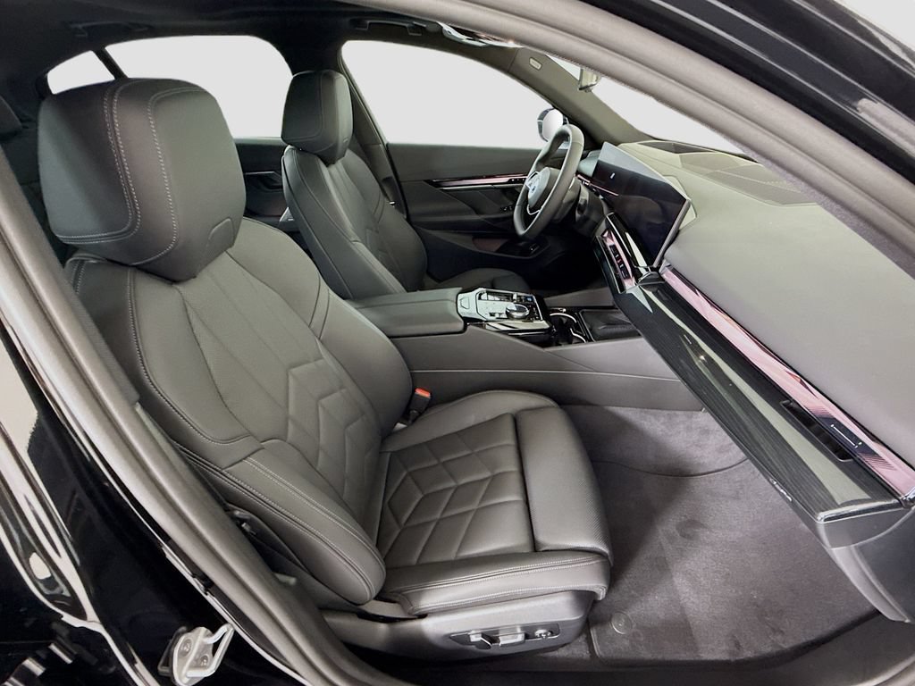 Used 2025 BMW i5 eDrive40i w/ Premium Package RWD image 20