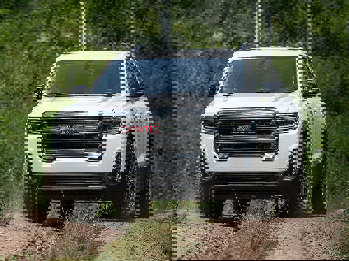 Used 2023 GMC Acadia SLT image 1