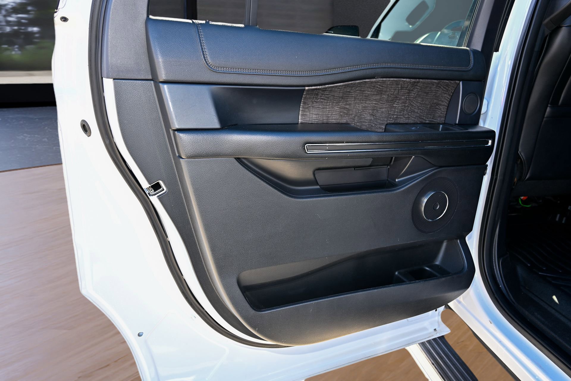 Used 2021 Ford Expedition Max Limited image 15