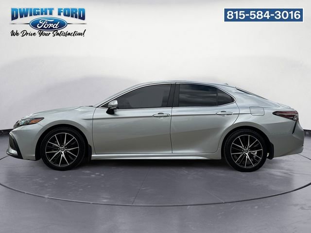 Used 2022 Toyota Camry SE w/ Cold Weather Package AWD/4WD image 2