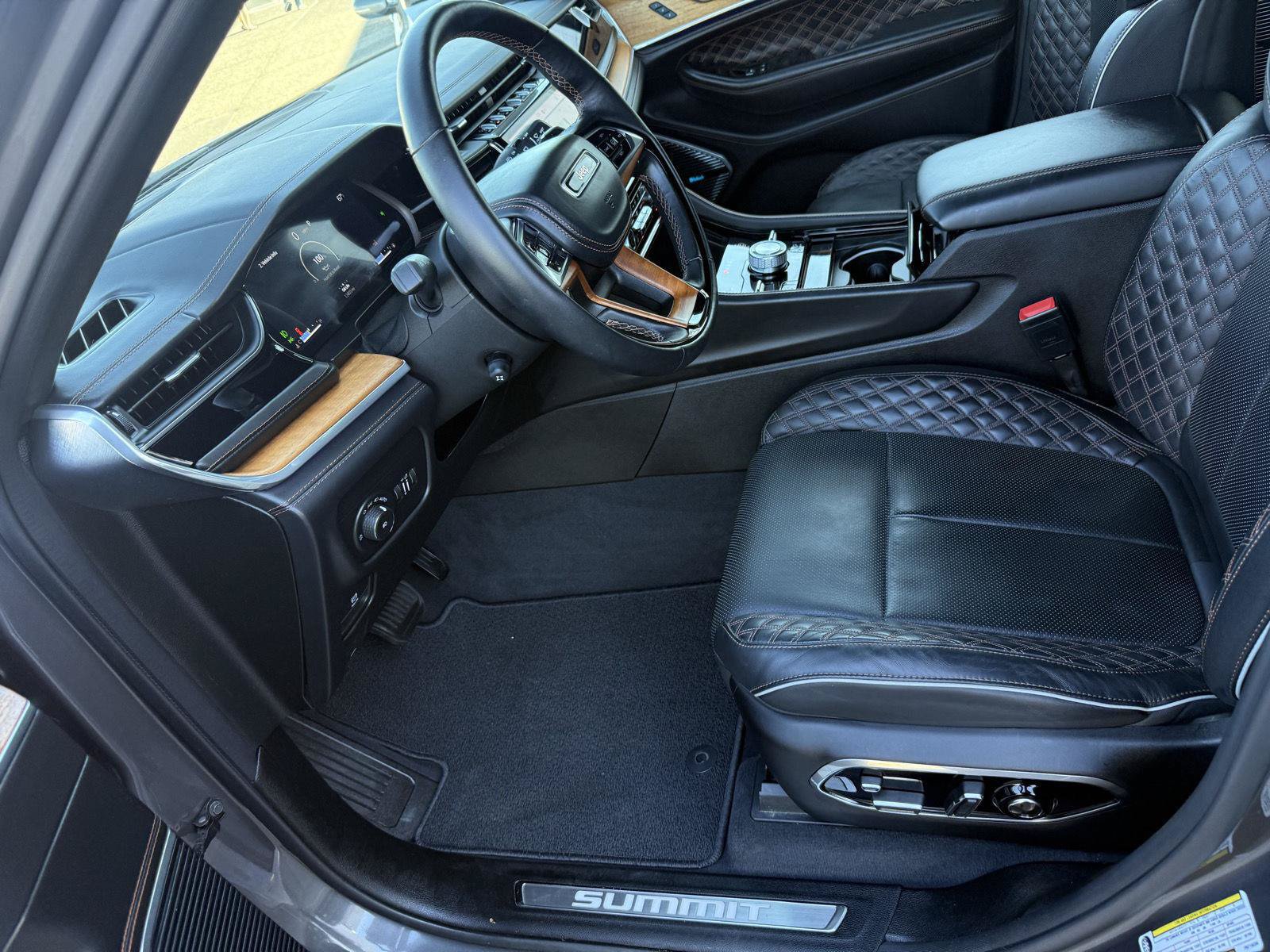 Used 2023 Jeep Grand Cherokee L Summit AWD/4WD image 11